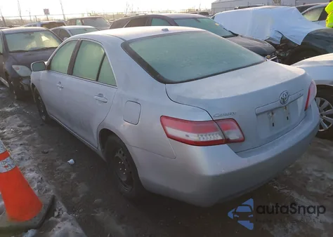2010 Toyota Camry Le z USA, uszkodzony, nr VIN 4T4BF3EKXAR010968